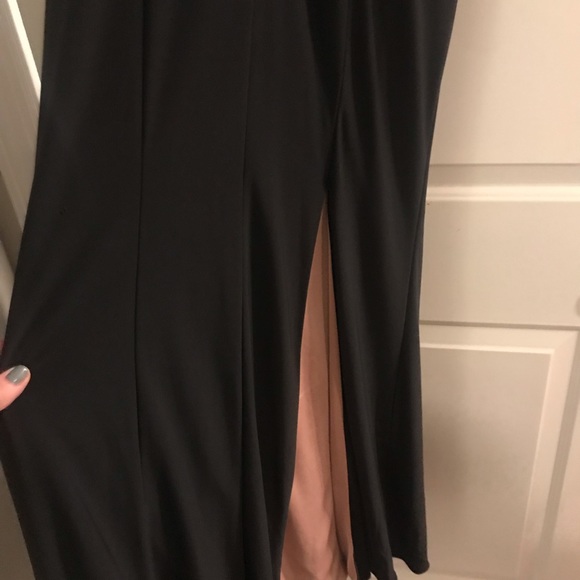 Deep V neck gown with cream lining - Picture 5 of 5